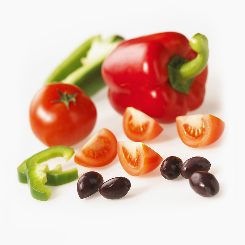 红青椒，西红柿和橄榄图片下载
