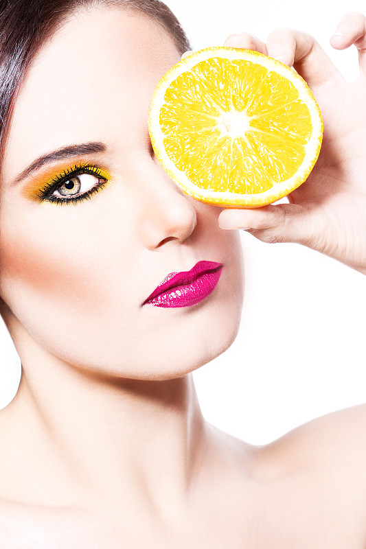 水果柠檬化妆美女图片下载