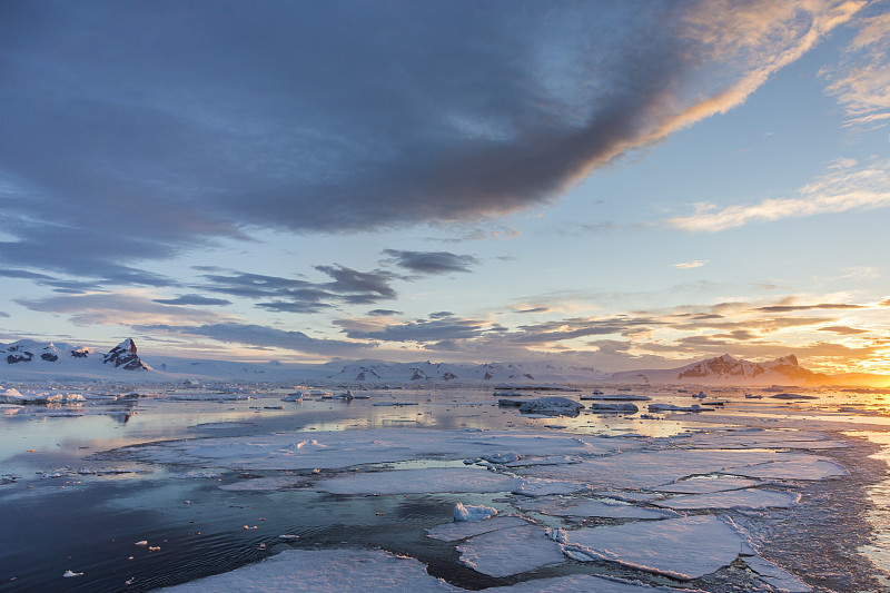 南极洲水晶声的海景和冰图片下载