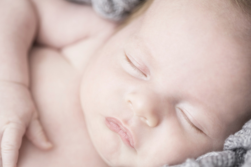 婴儿睡觉的特写镜头图片下载