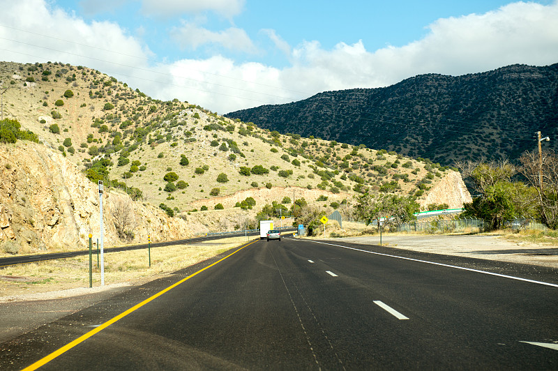 美国新墨西哥州阿尔伯克基附近的I-40号公路图片下载