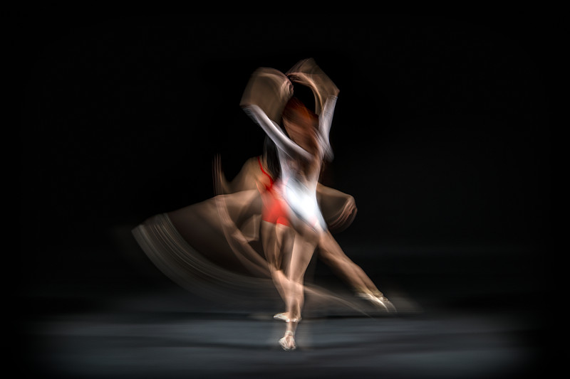 芭蕾舞者在跳舞，动作模糊图片素材