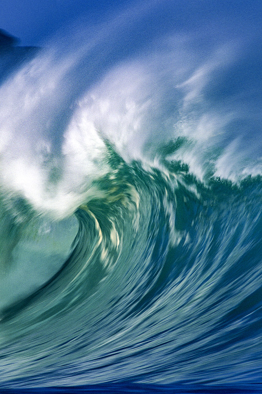 美国，夏威夷，海浪在威美亚湾图片下载