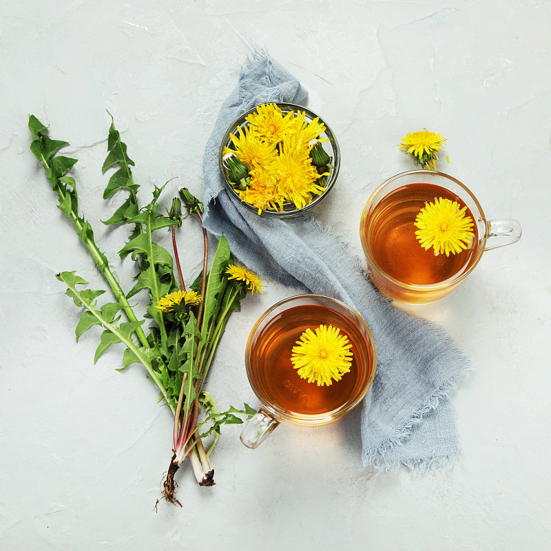 由蒲公英花制成的美味健康茶。图片下载