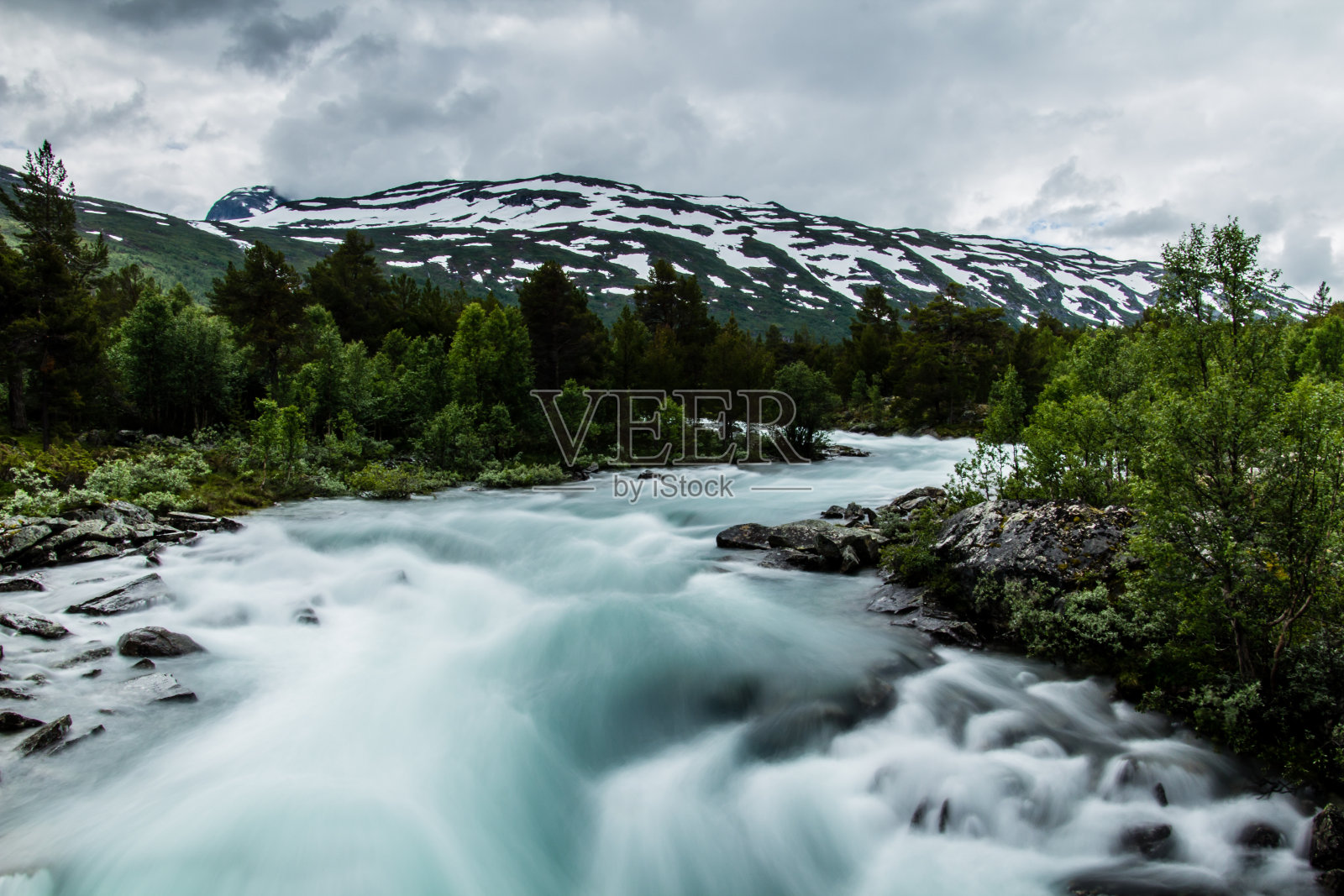 挪威，烟水山河照片摄影图片