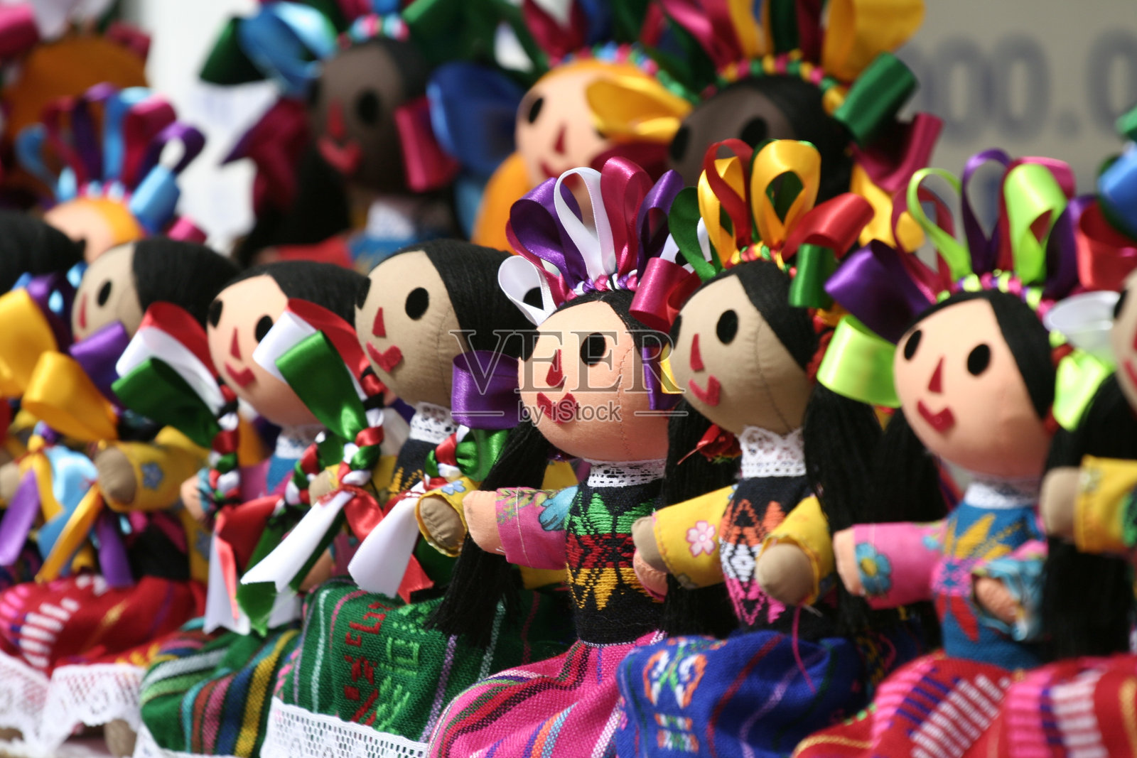 色彩斑斓的墨西哥娃娃照片摄影图片