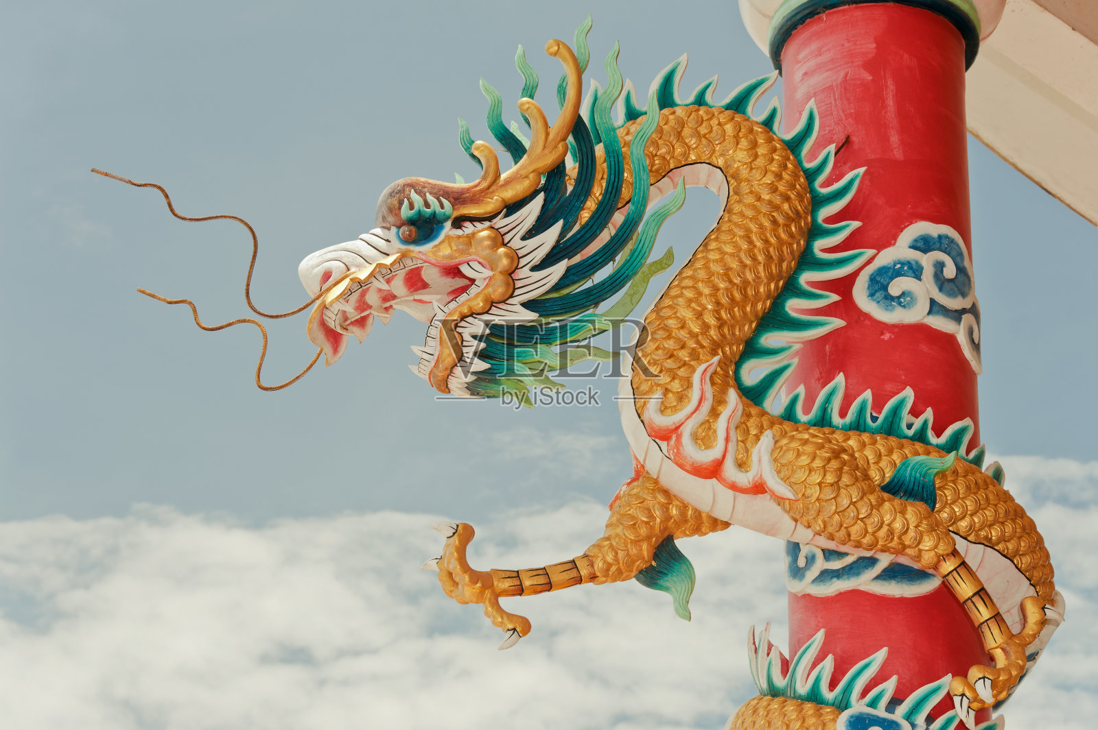 中国龙的雕塑。照片摄影图片