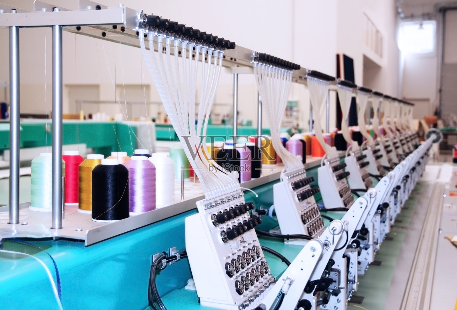 纺织:工业刺绣机照片摄影图片