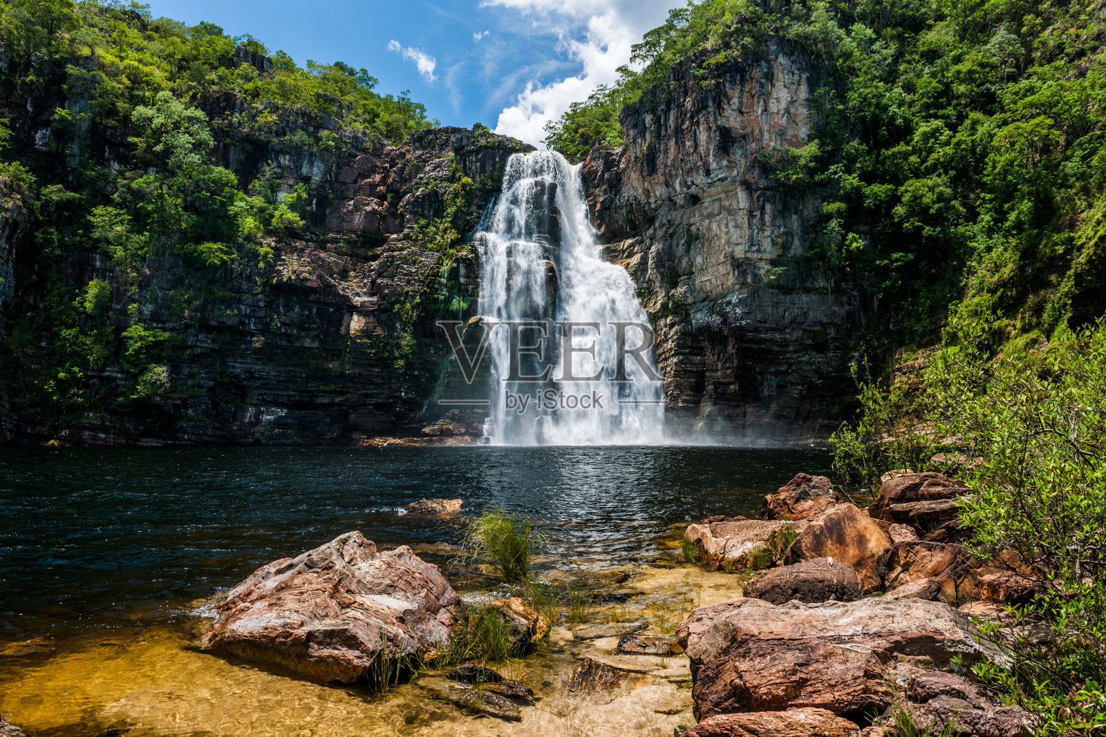 巴西戈亚斯Chapada dos Veadeiros的80米瀑布瀑布照片摄影图片