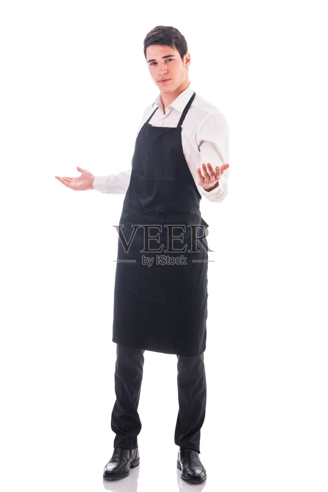 年轻的厨师或服务员穿着黑色围裙孤立照片摄影图片