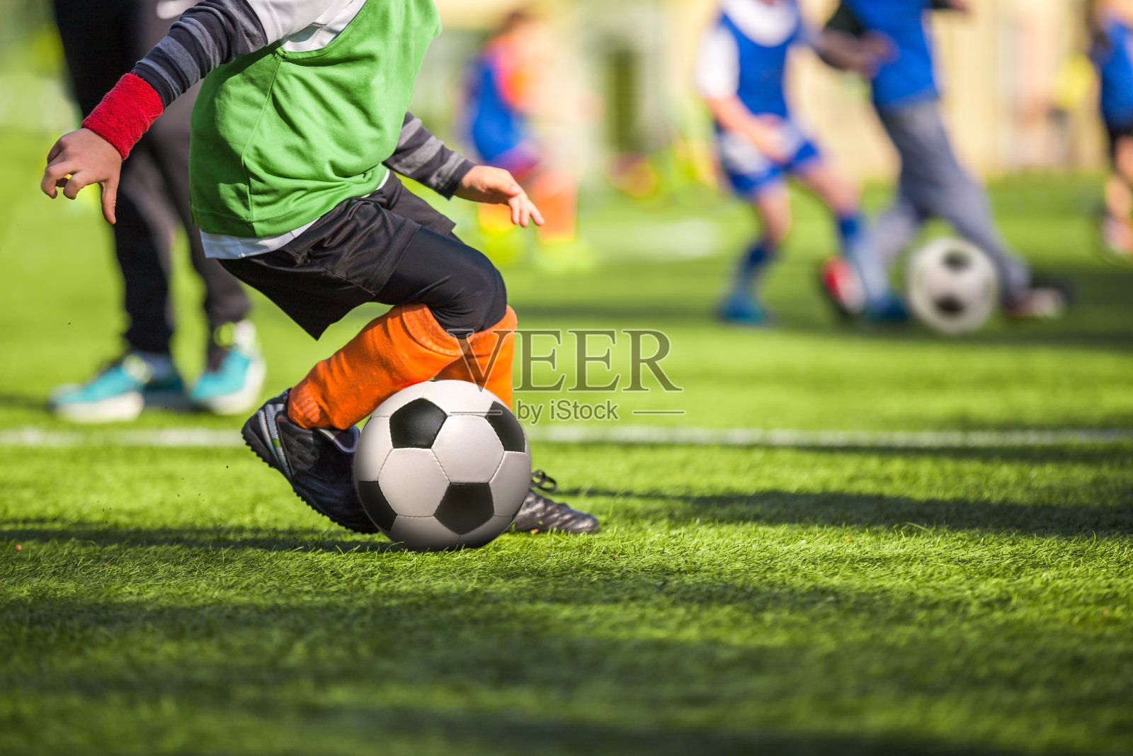 足球是为孩子们训练的照片摄影图片