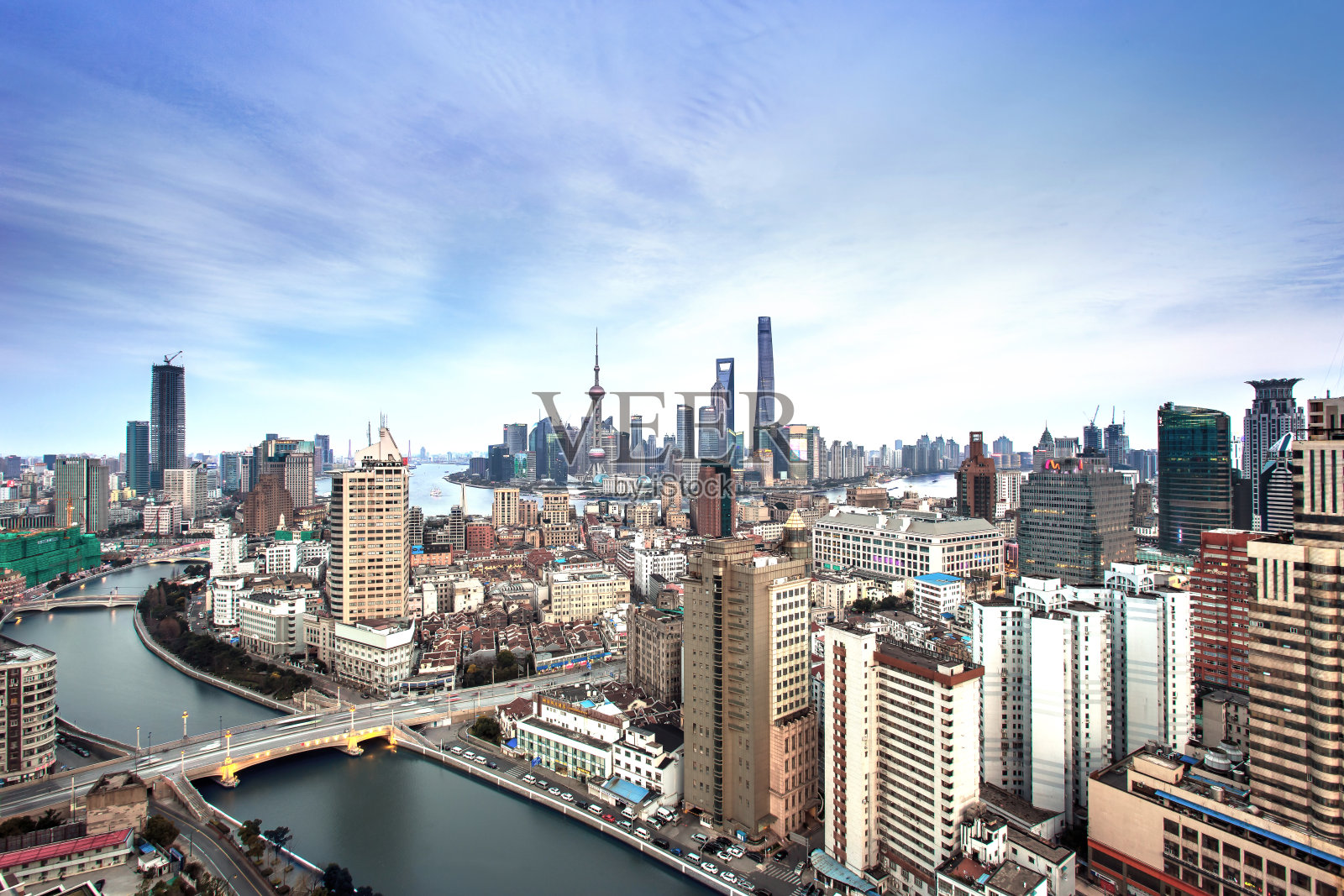 鸟瞰图上海天际线和城市景观照片摄影图片