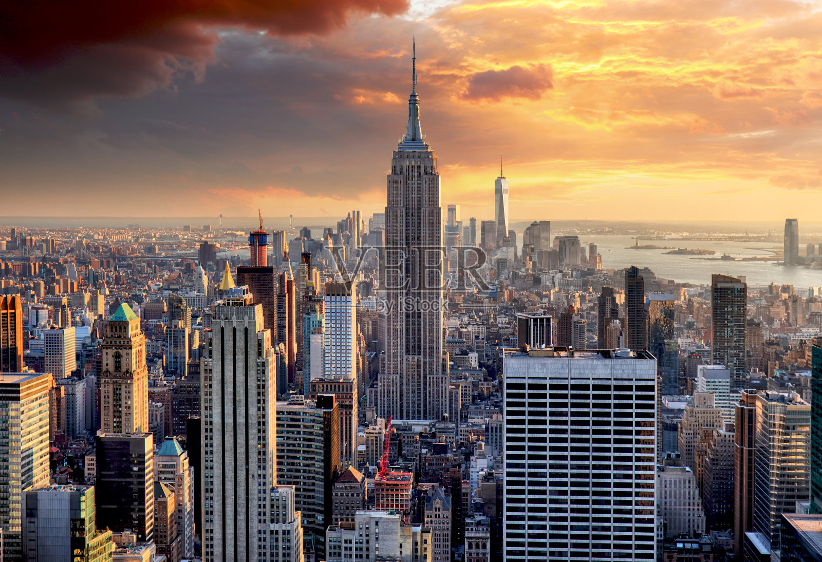 日落时分的纽约天际线，美国。照片摄影图片