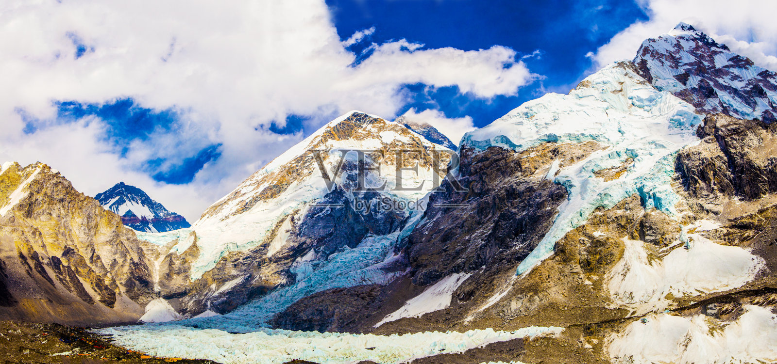 长泽、珠穆朗玛峰、羽扇山和昆布冰瀑的大本营景观照片摄影图片