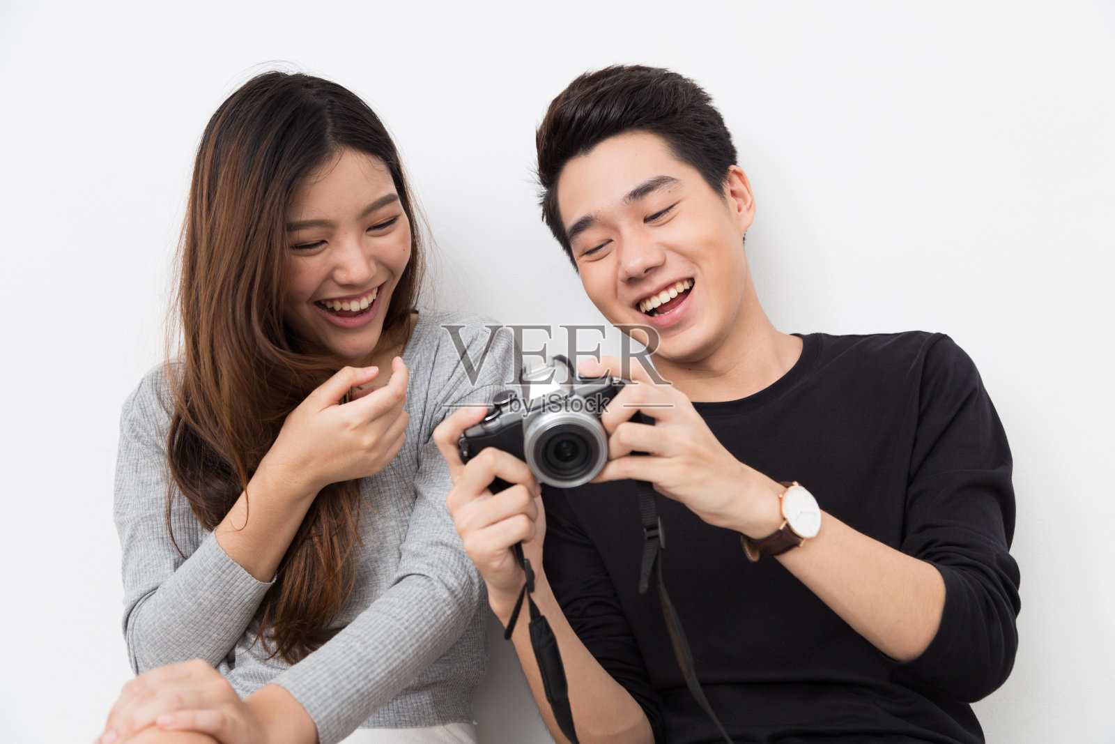 年轻的亚洲情侣照片摄影图片
