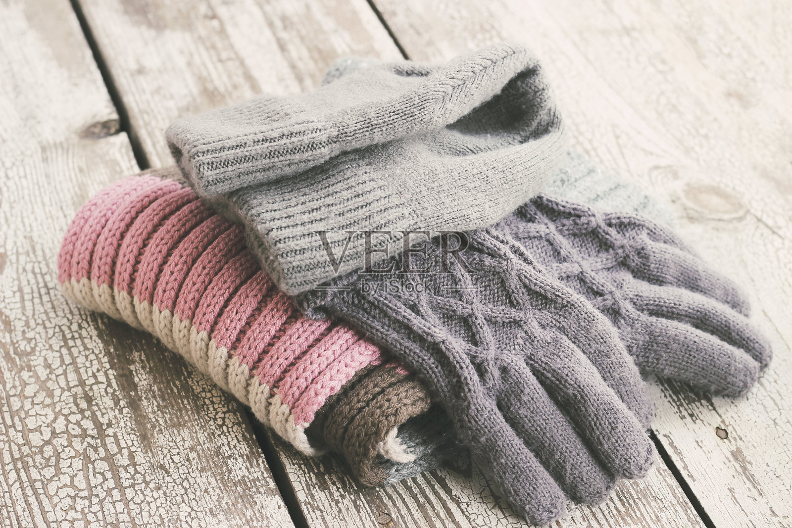 暖冬针织衣物——帽子、围巾、手套照片摄影图片