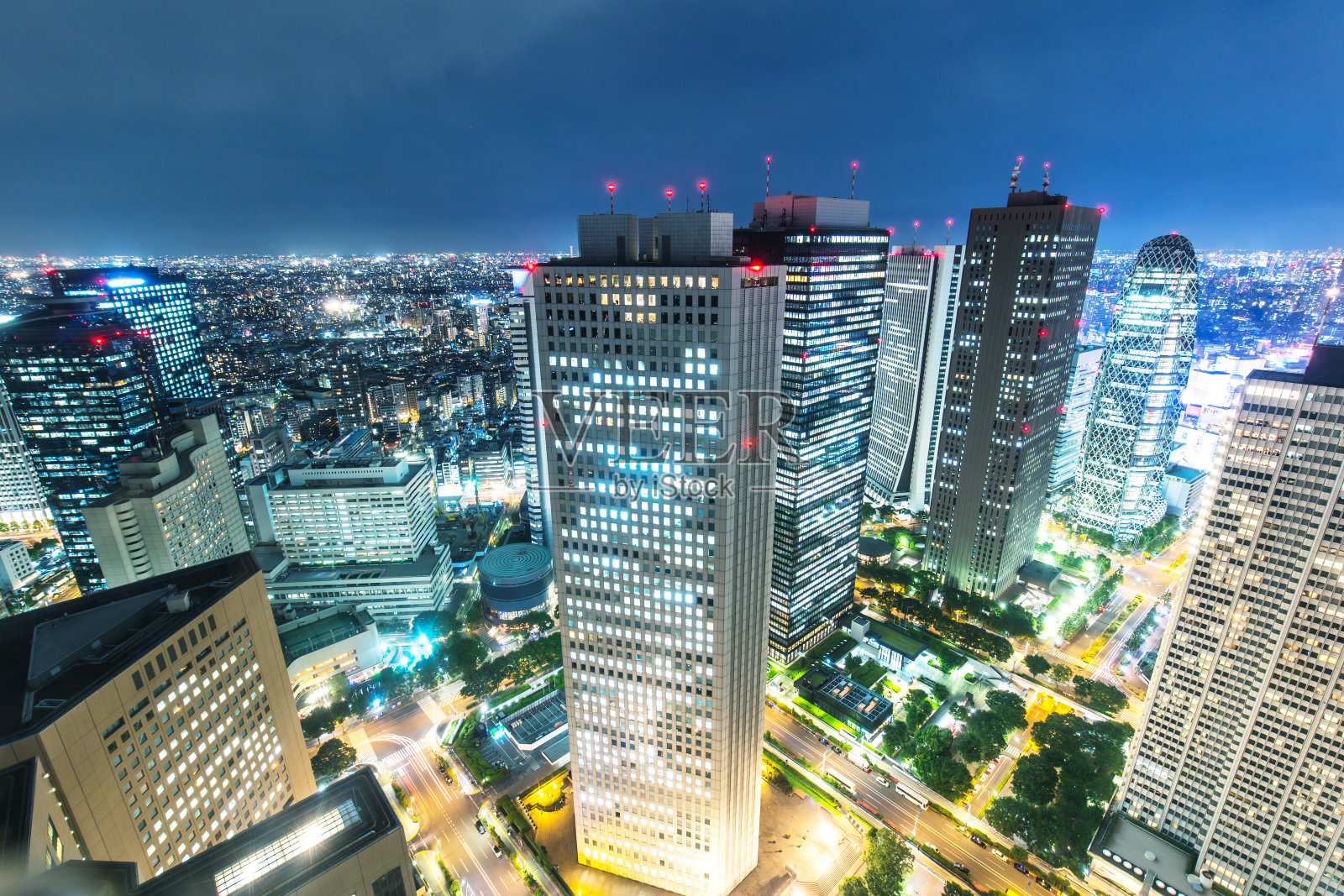 东京市中心的现代化办公大楼照片摄影图片