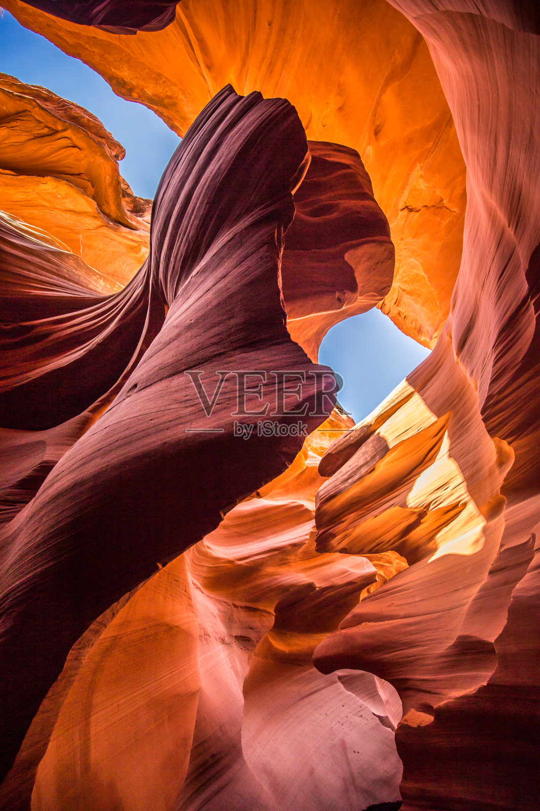 美国亚利桑那州羚羊峡谷，令人惊叹的砂岩构造照片摄影图片