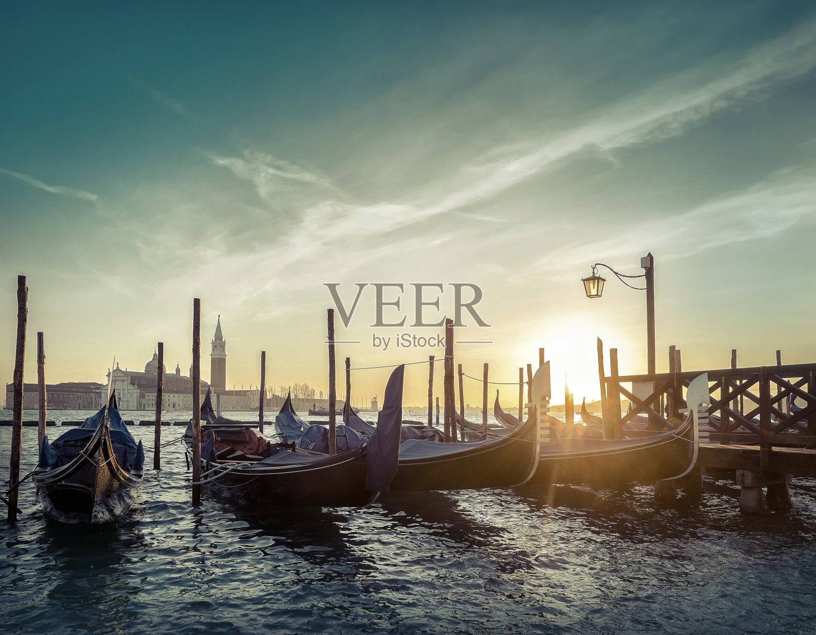 阳光下美丽的威尼斯景色。照片摄影图片