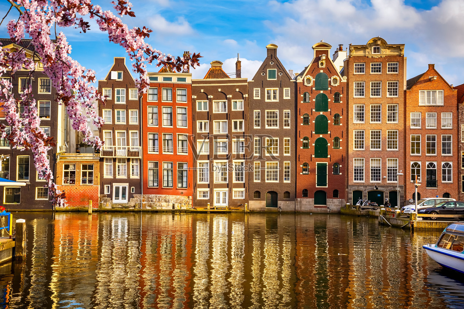 春天阿姆斯特丹的老建筑照片摄影图片
