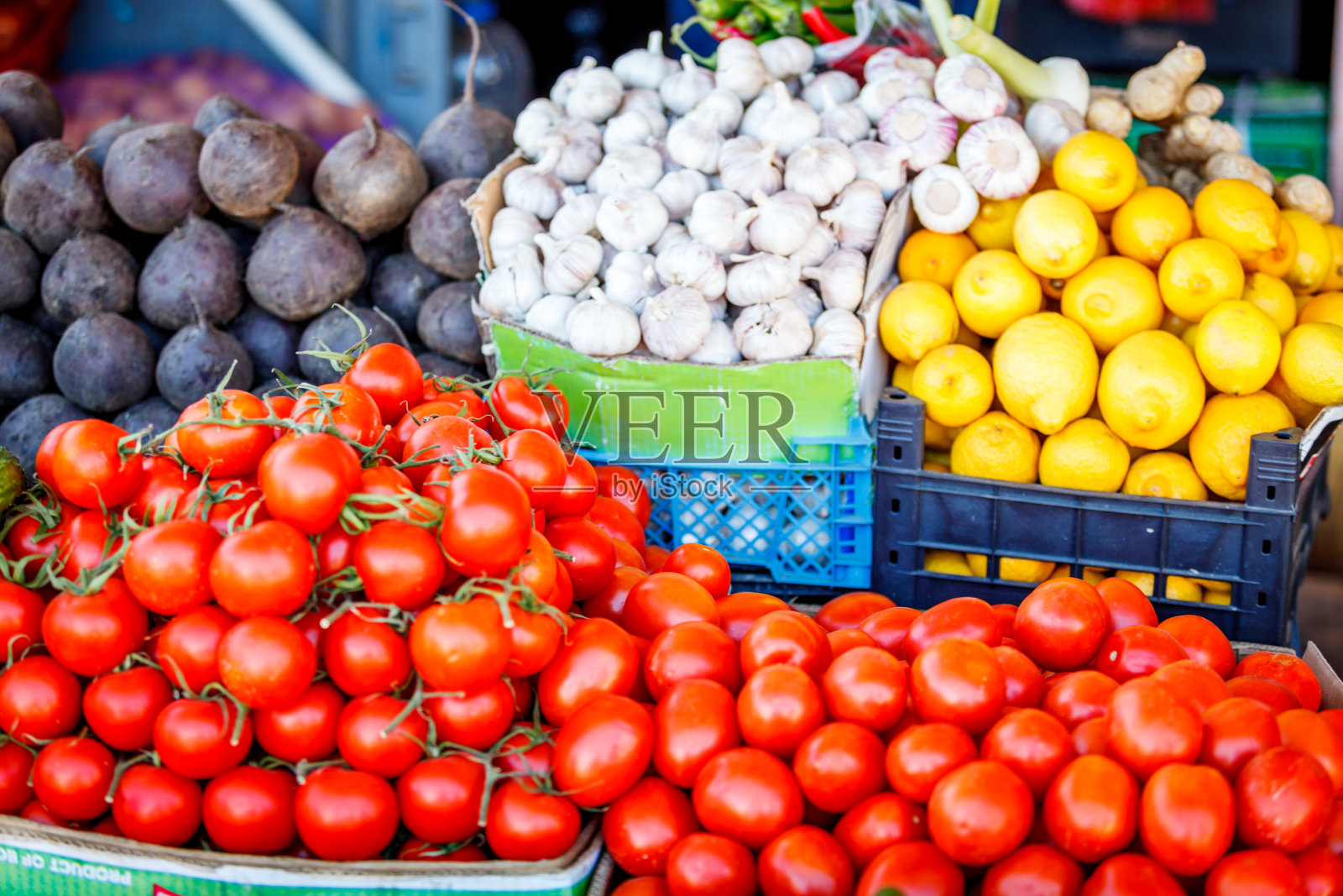 农贸市场。蔬菜市场。新鲜的蔬菜照片摄影图片