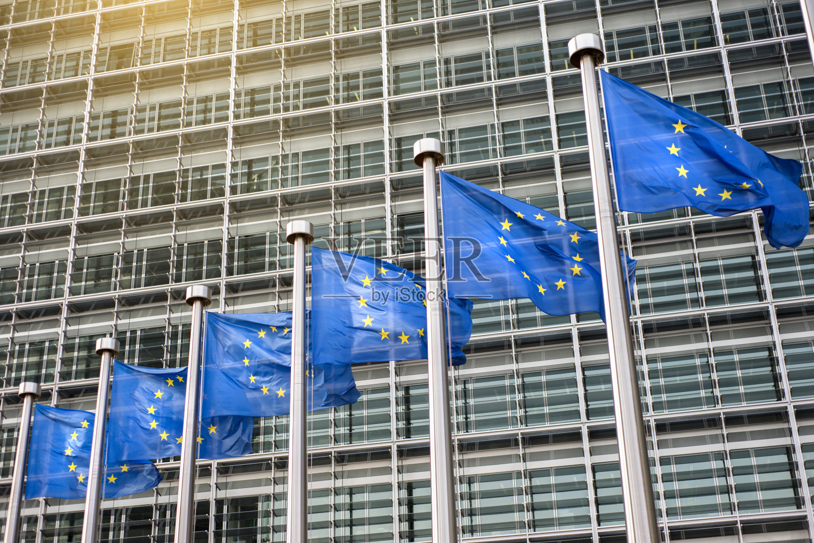 Berlaymont酒店前悬挂着欧盟旗帜照片摄影图片