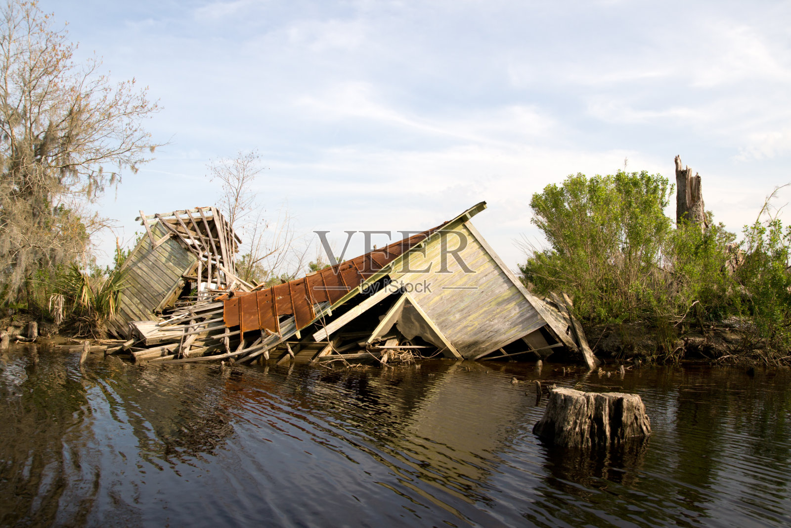 飓风过后，新奥尔良倒塌的建筑照片摄影图片