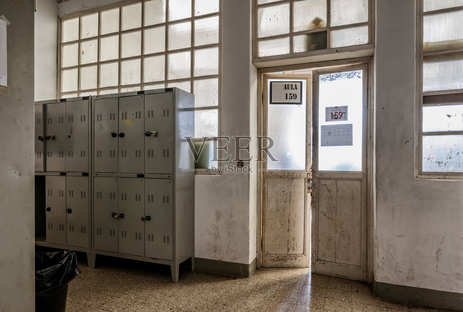 意大利一所学校的破旧教室照片摄影图片