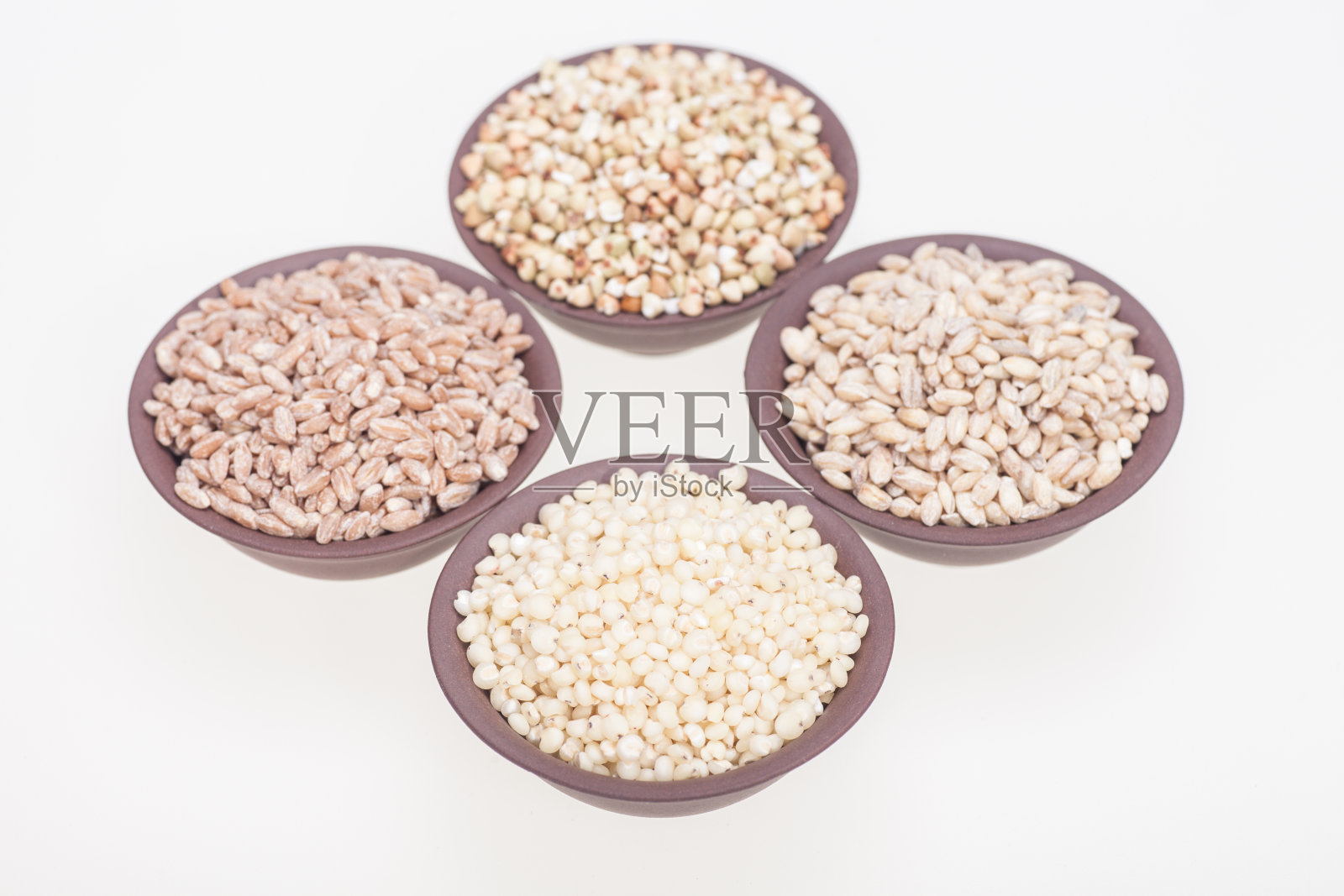 杂粮，大米，黑米，糙米，燕麦在中国碗照片摄影图片