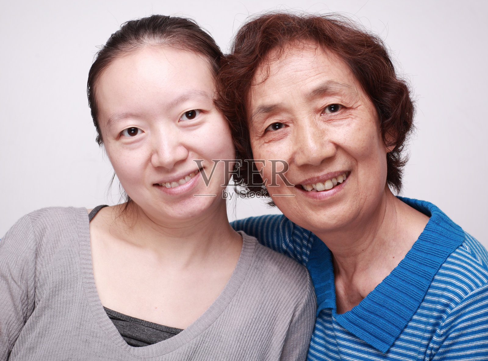快乐的中国妈妈和女儿照片摄影图片