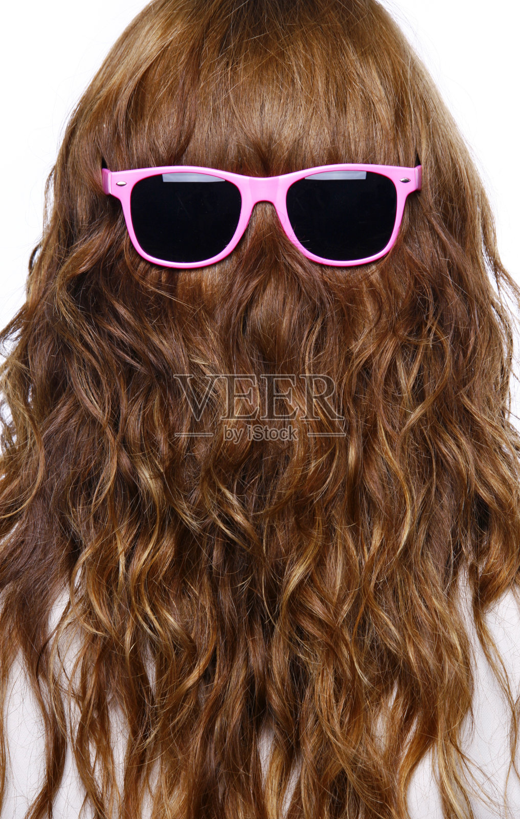 头发和粉红色太阳镜-后视图照片摄影图片