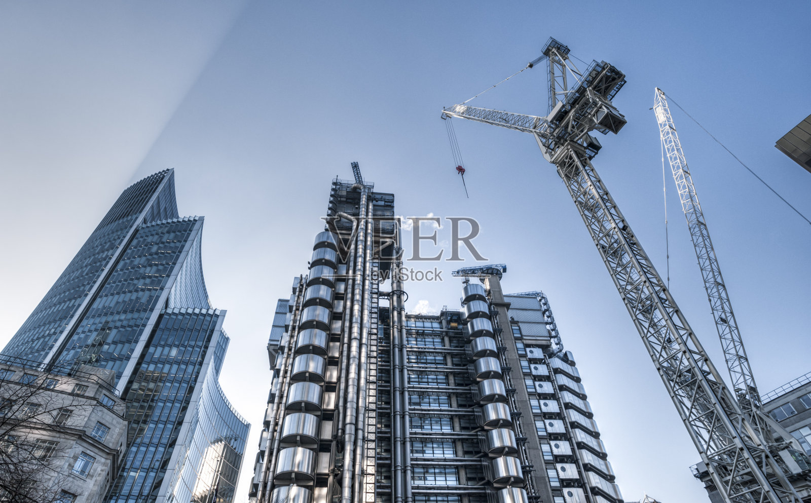 伦敦的摩天大楼和建筑工地照片摄影图片