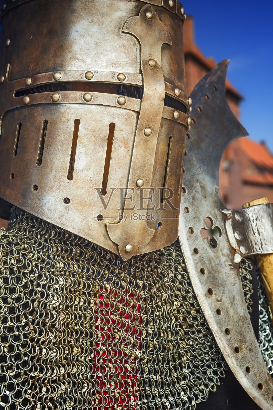 中世纪骑士的盔甲和武器照片摄影图片