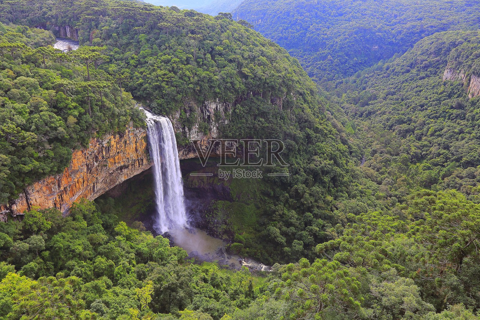 令人印象深刻的卡拉科尔瀑布，肉桂，南大河湾，巴西照片摄影图片