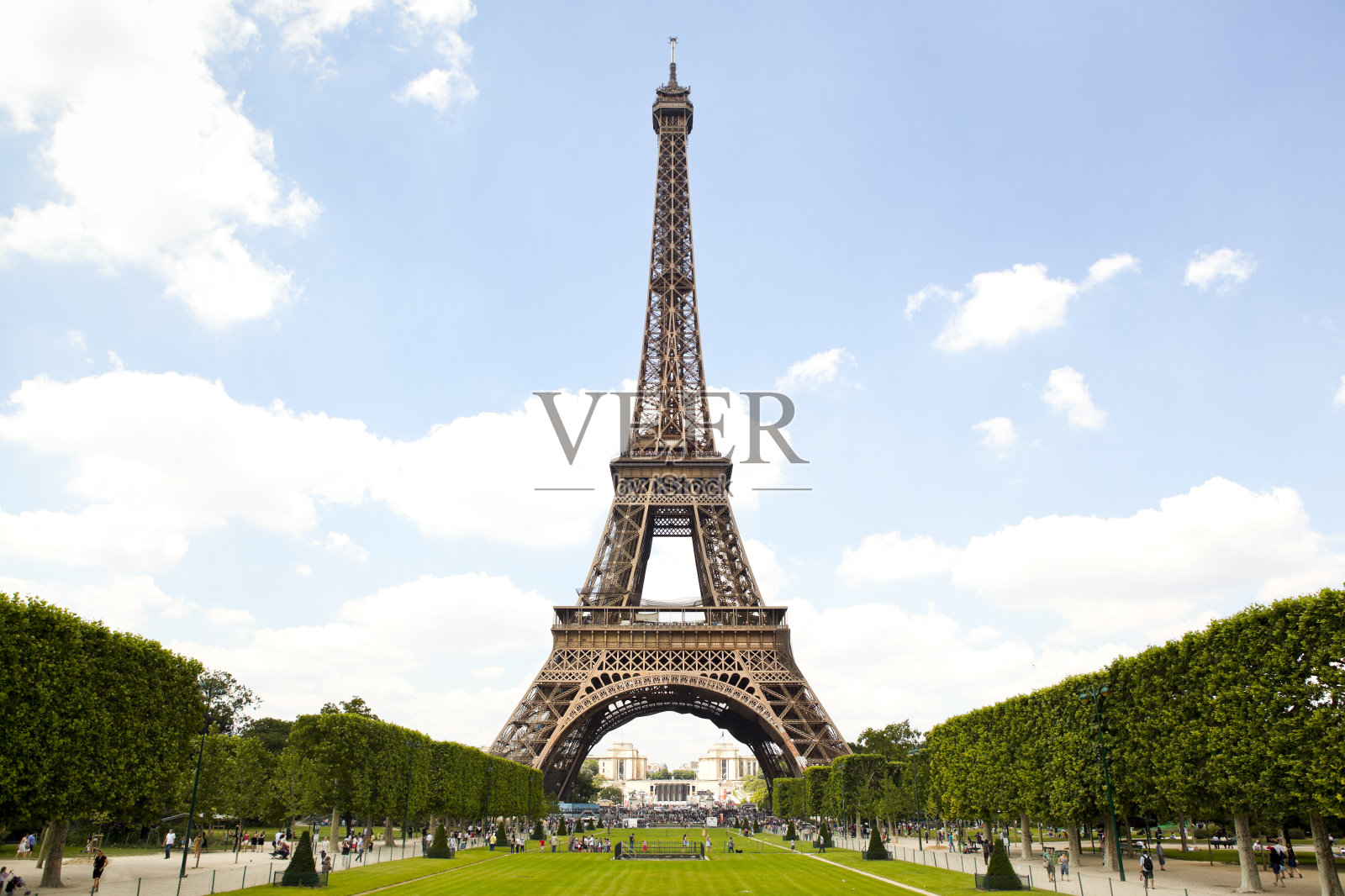 法国巴黎的埃菲尔铁塔和花园照片摄影图片