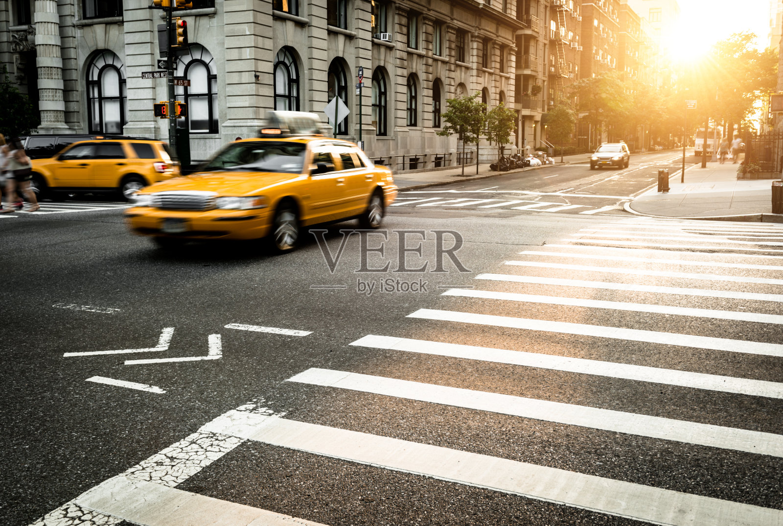 出租车在纽约跑得很快照片摄影图片