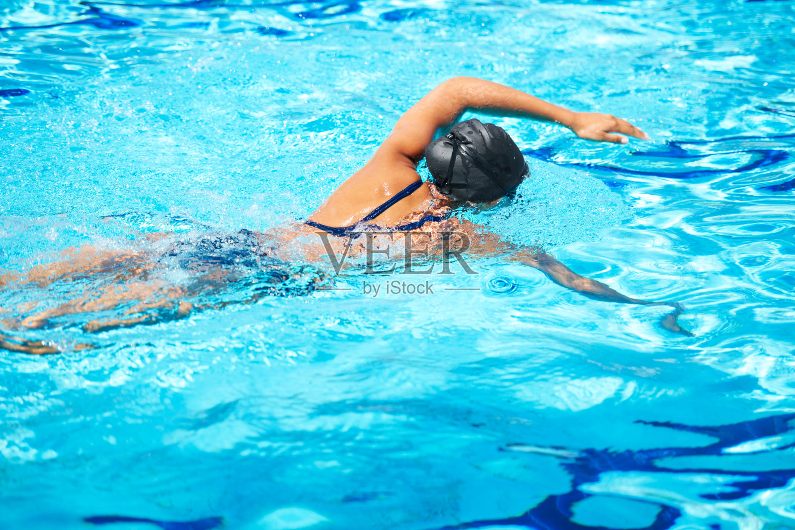 通过经常游泳来保持健康照片摄影图片