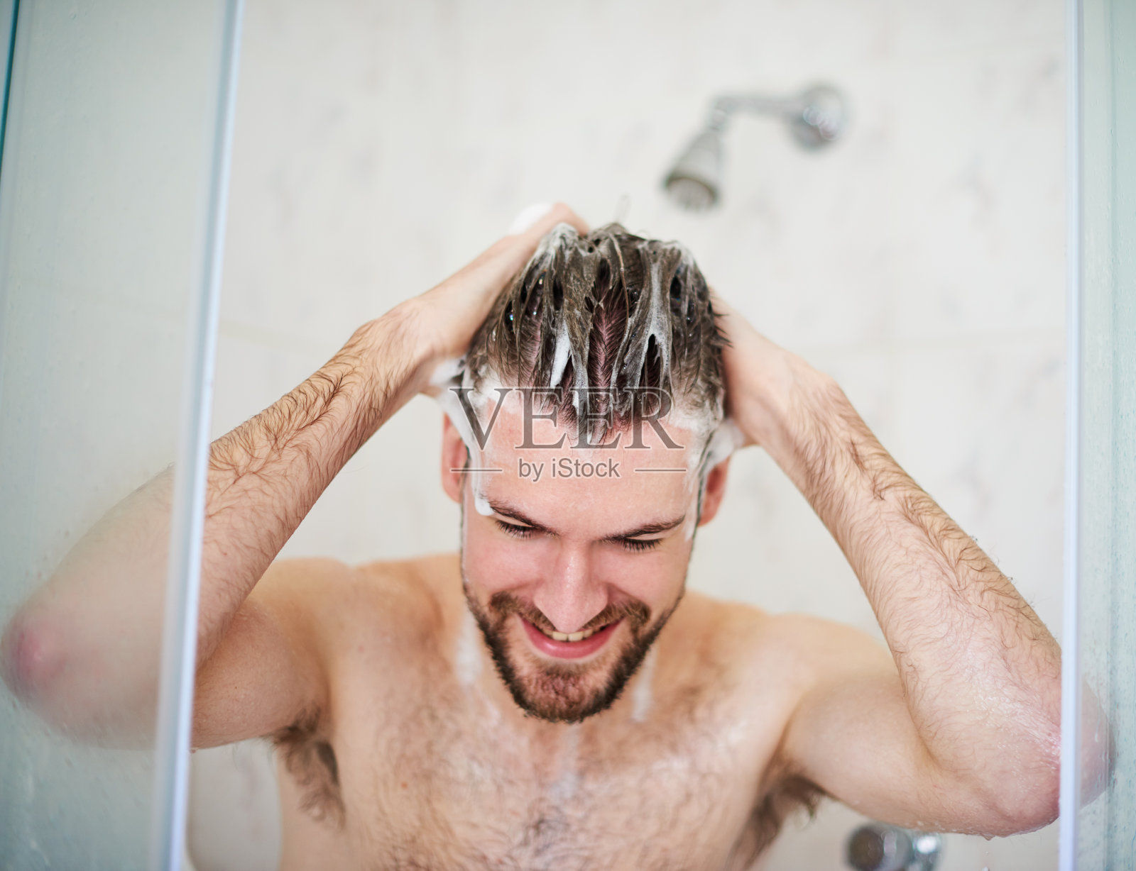 洗发和护理可以使头皮更干净照片摄影图片