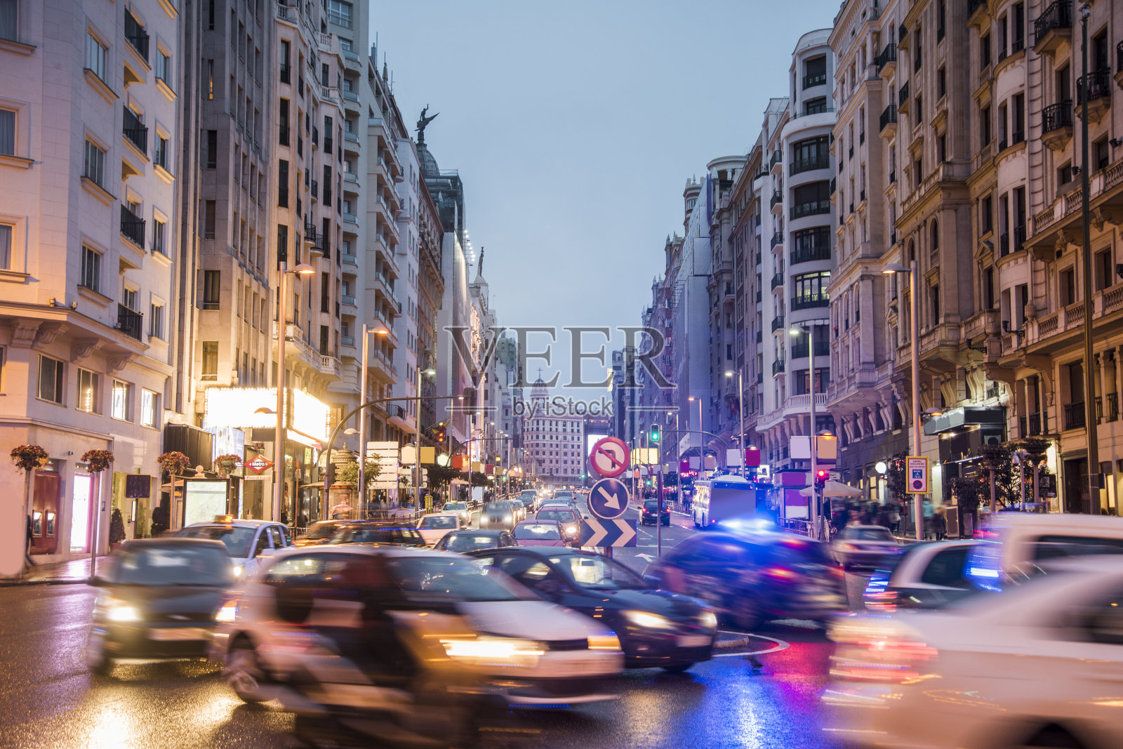 马德里拥挤的格兰维亚大街照片摄影图片