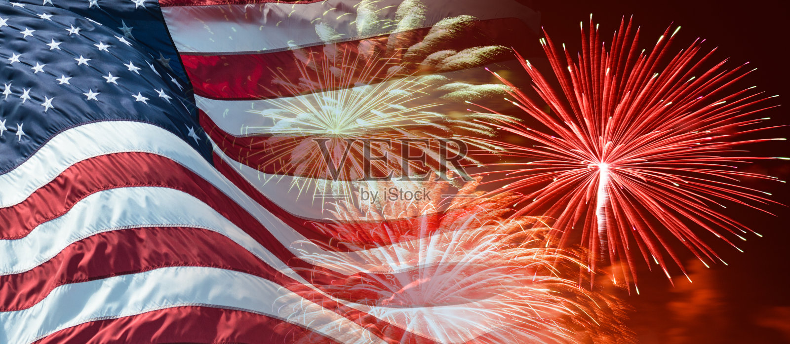 美国国旗飘扬的一个国家节日和烟花照片摄影图片