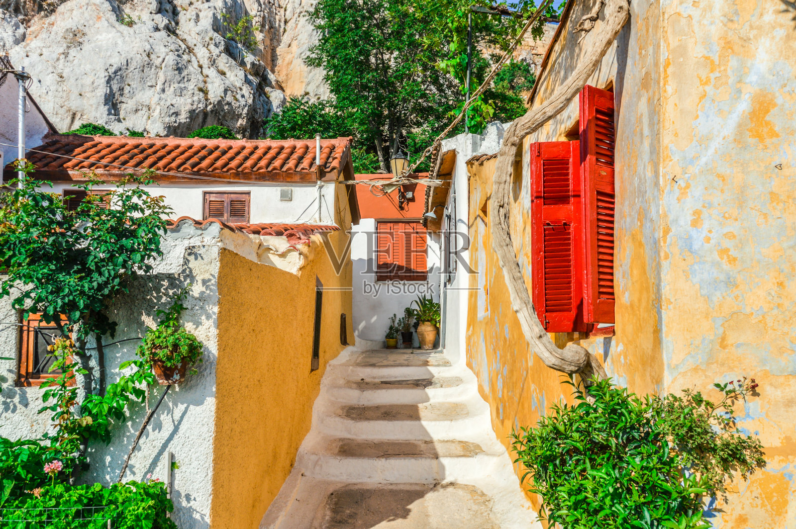 希腊雅典普拉卡附近的彩色建筑照片摄影图片