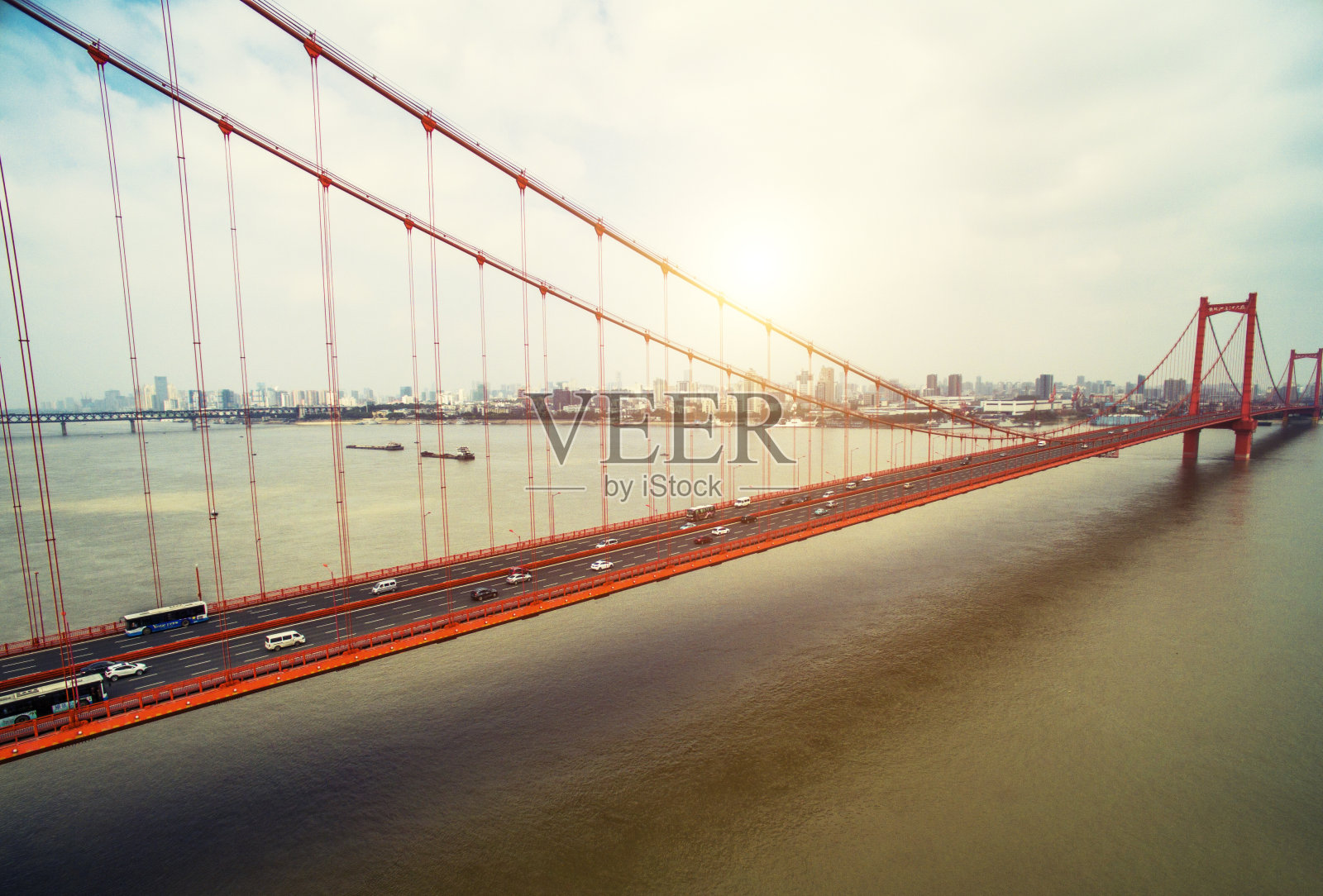 中国武汉的鹦鹉岛长江大桥照片摄影图片