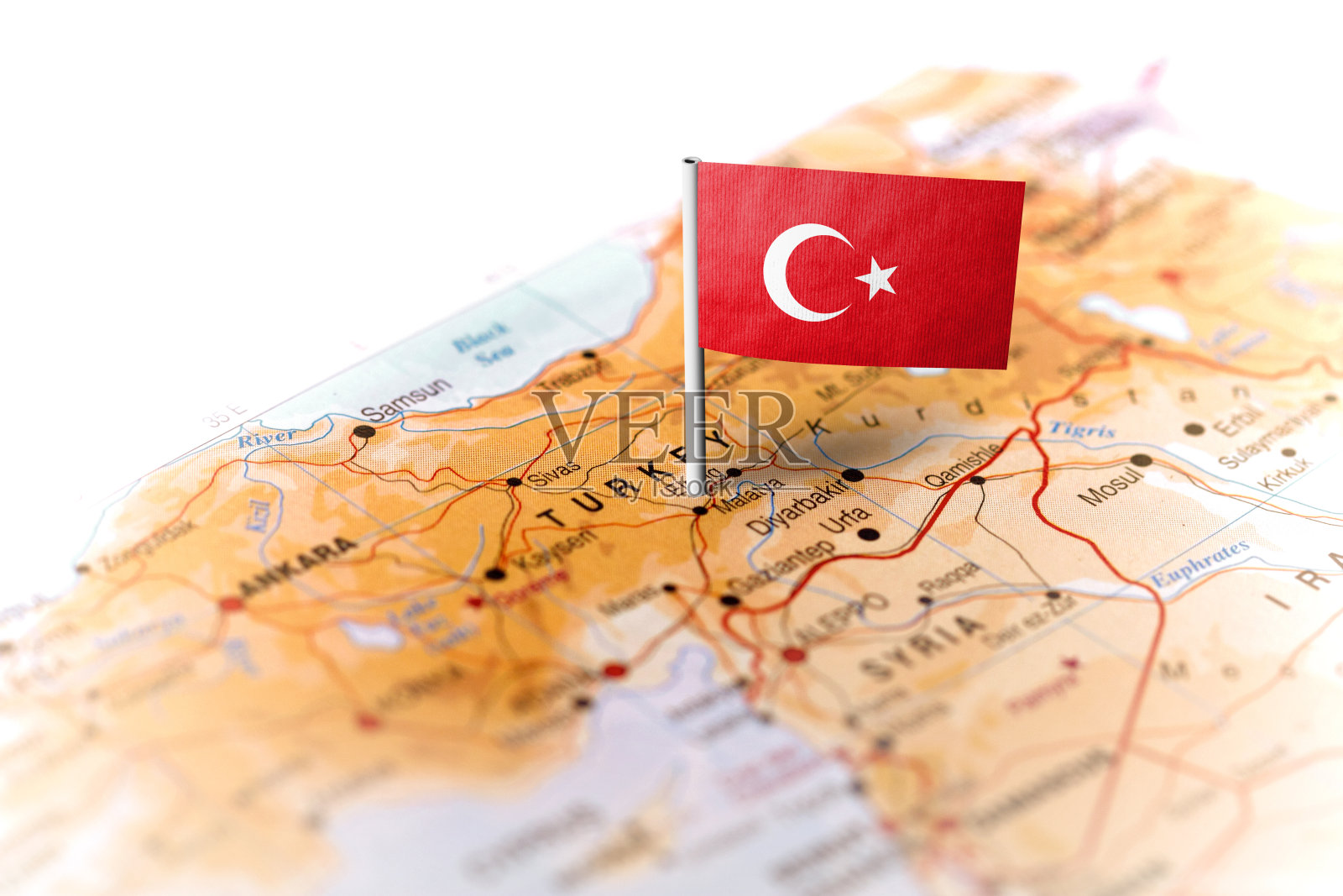 土耳其用国旗钉在地图上照片摄影图片