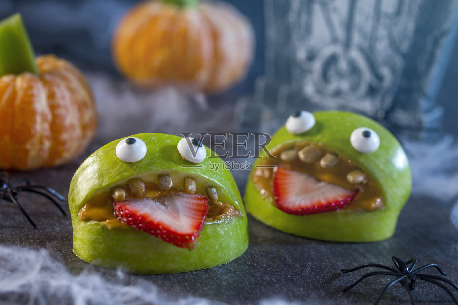 健康的万圣节苹果怪物水果孩子的糖果照片摄影图片