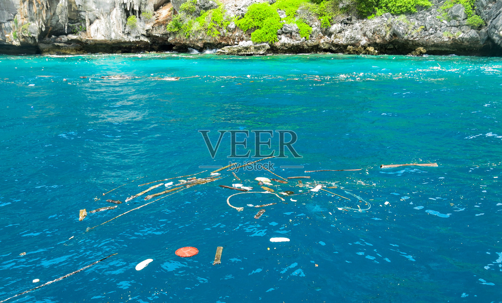 塑料海洋污染，漂浮垃圾，全球环境问题照片摄影图片