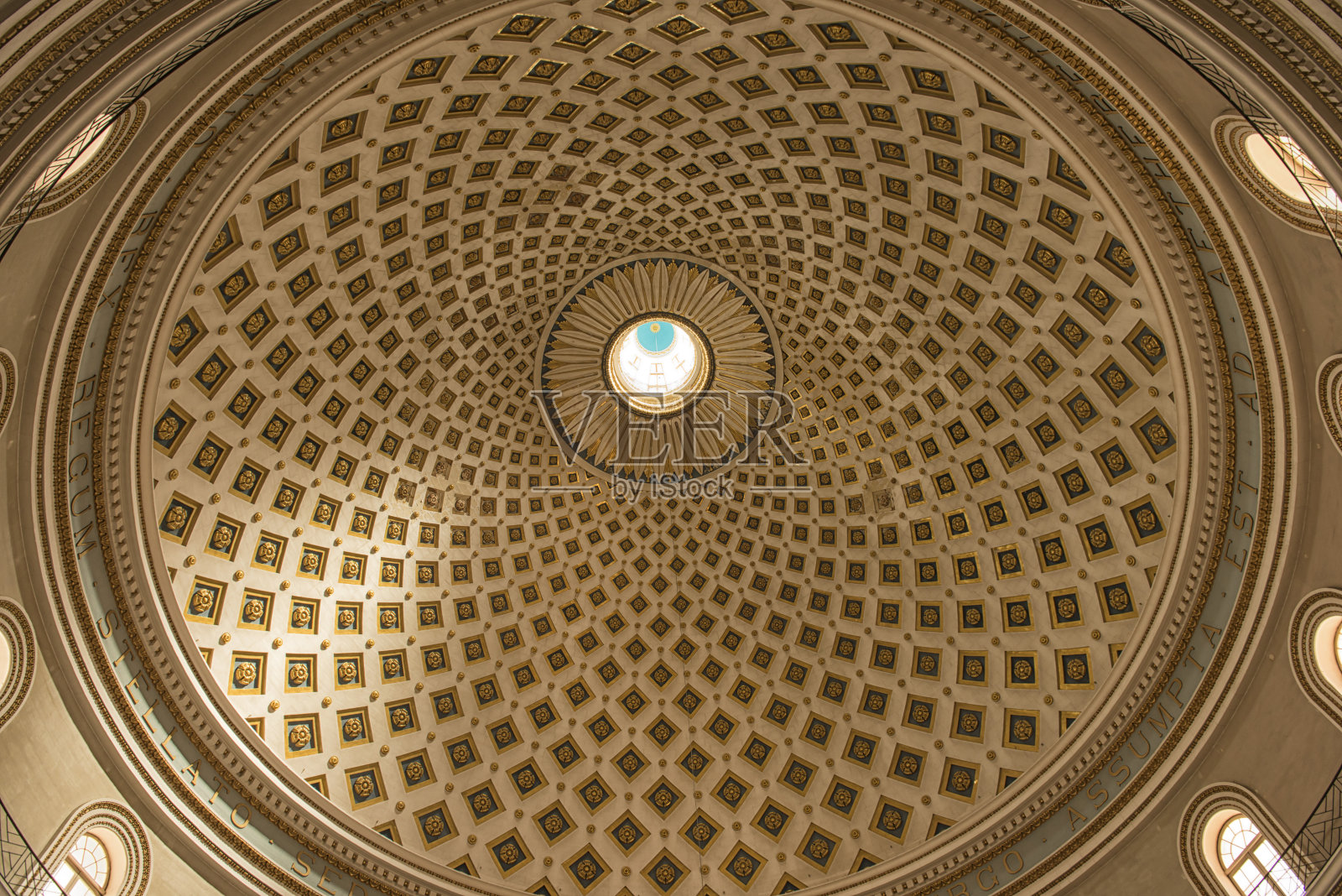 圣玛丽嘉·艾松塔教堂的圆顶照片摄影图片