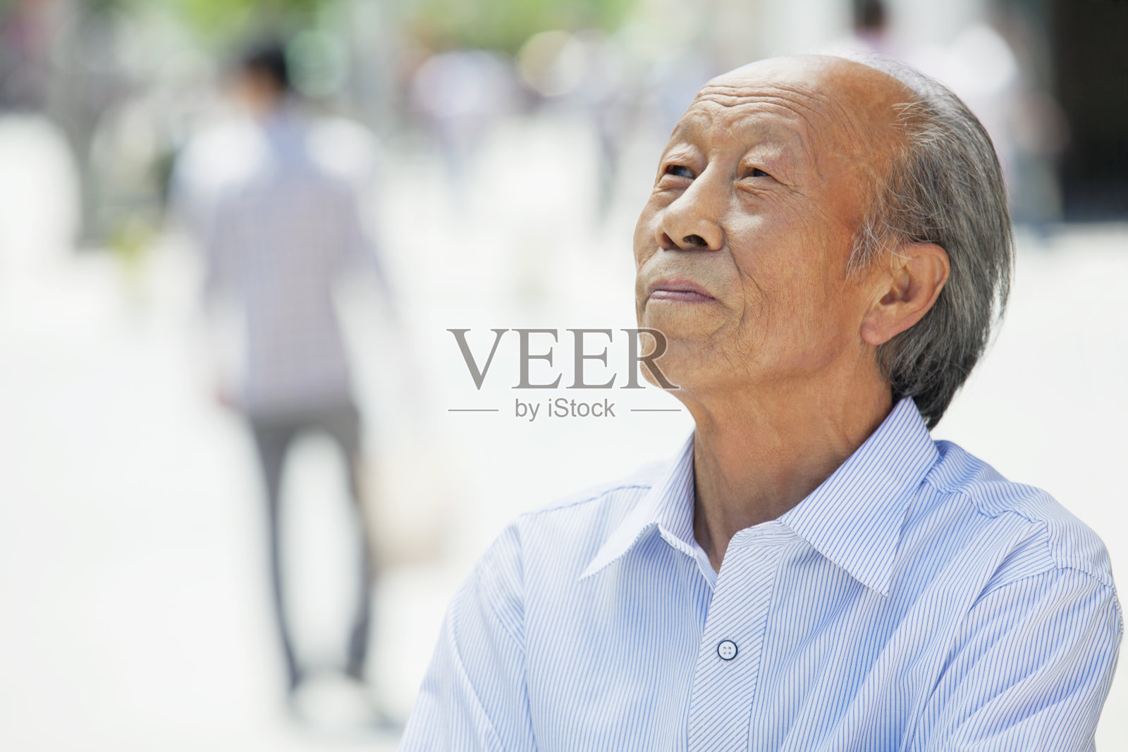 北京户外微笑老人的肖像照片摄影图片