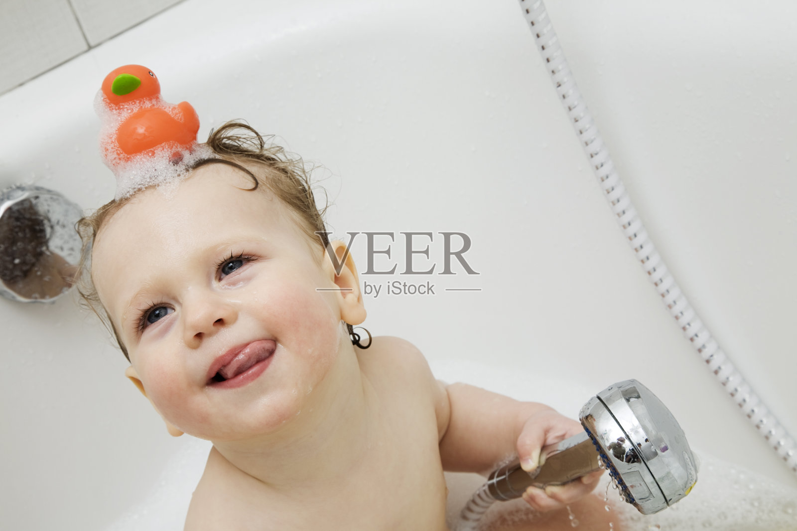 快乐女性洗澡的特写照片摄影图片_ID:146543048-Veer图库