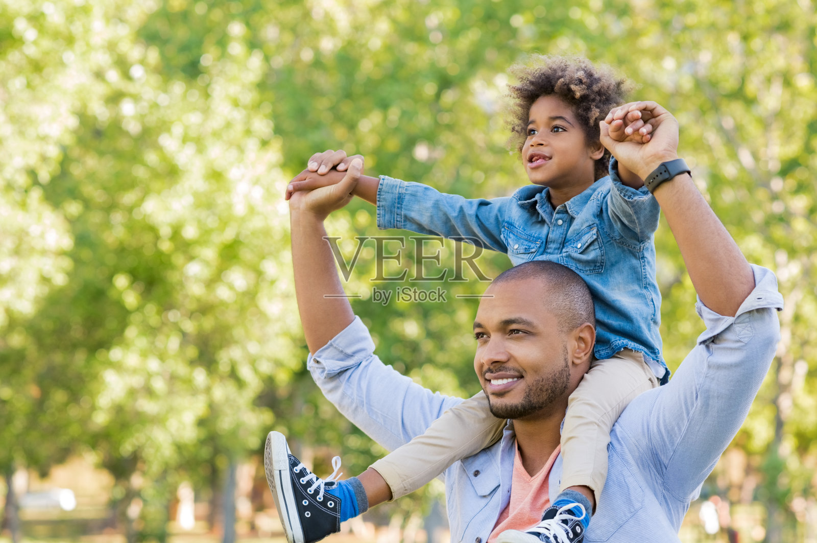 黑人父亲和儿子的愿景照片摄影图片