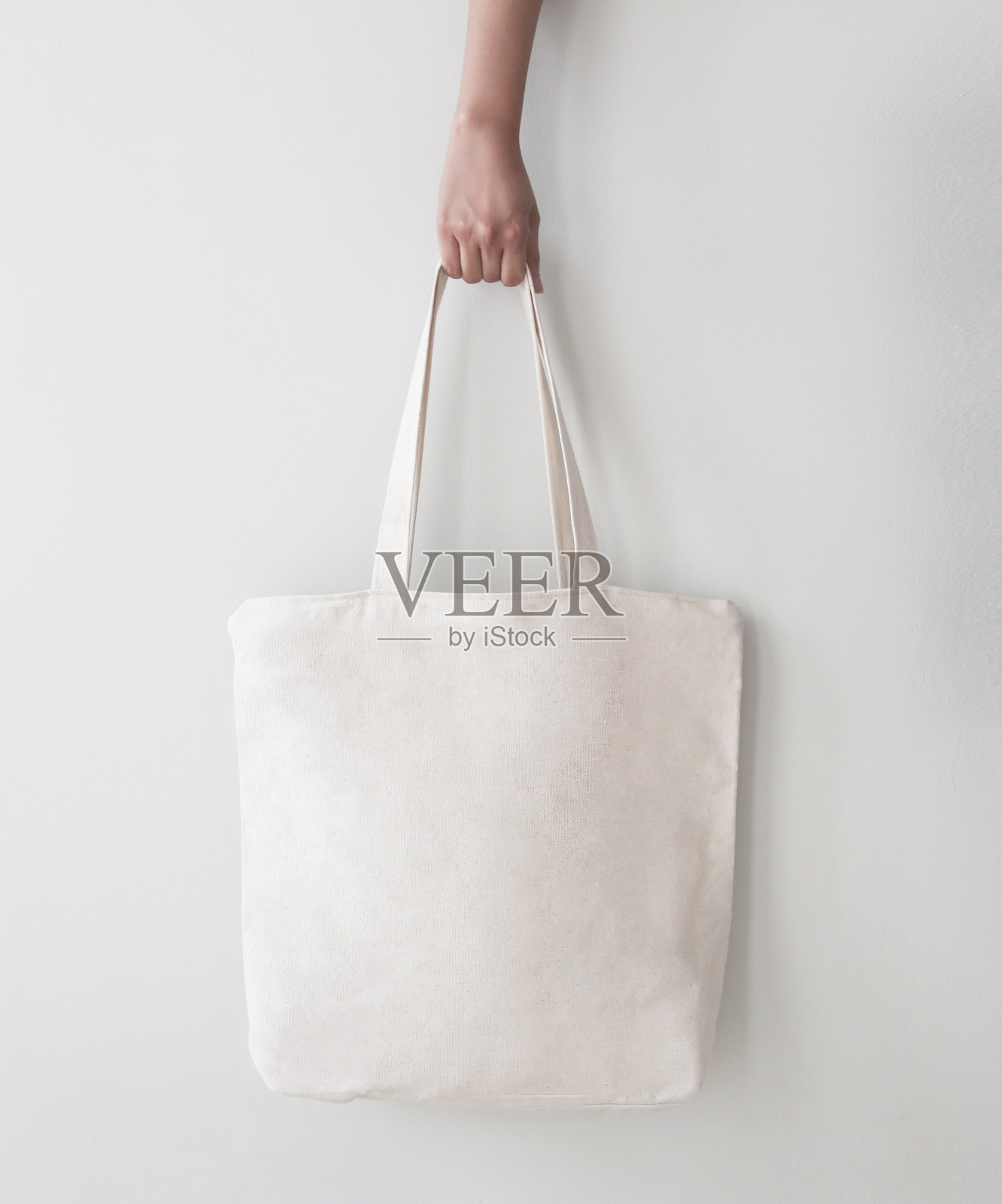 空白帆布手提袋，设计模型与手。手工购物袋。照片摄影图片